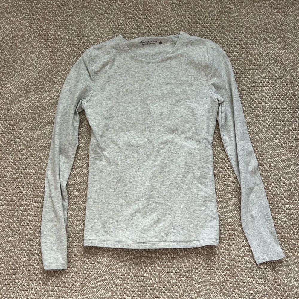 Abercrombie & Fitch Light Gray Long Sleeve Crewneck Top